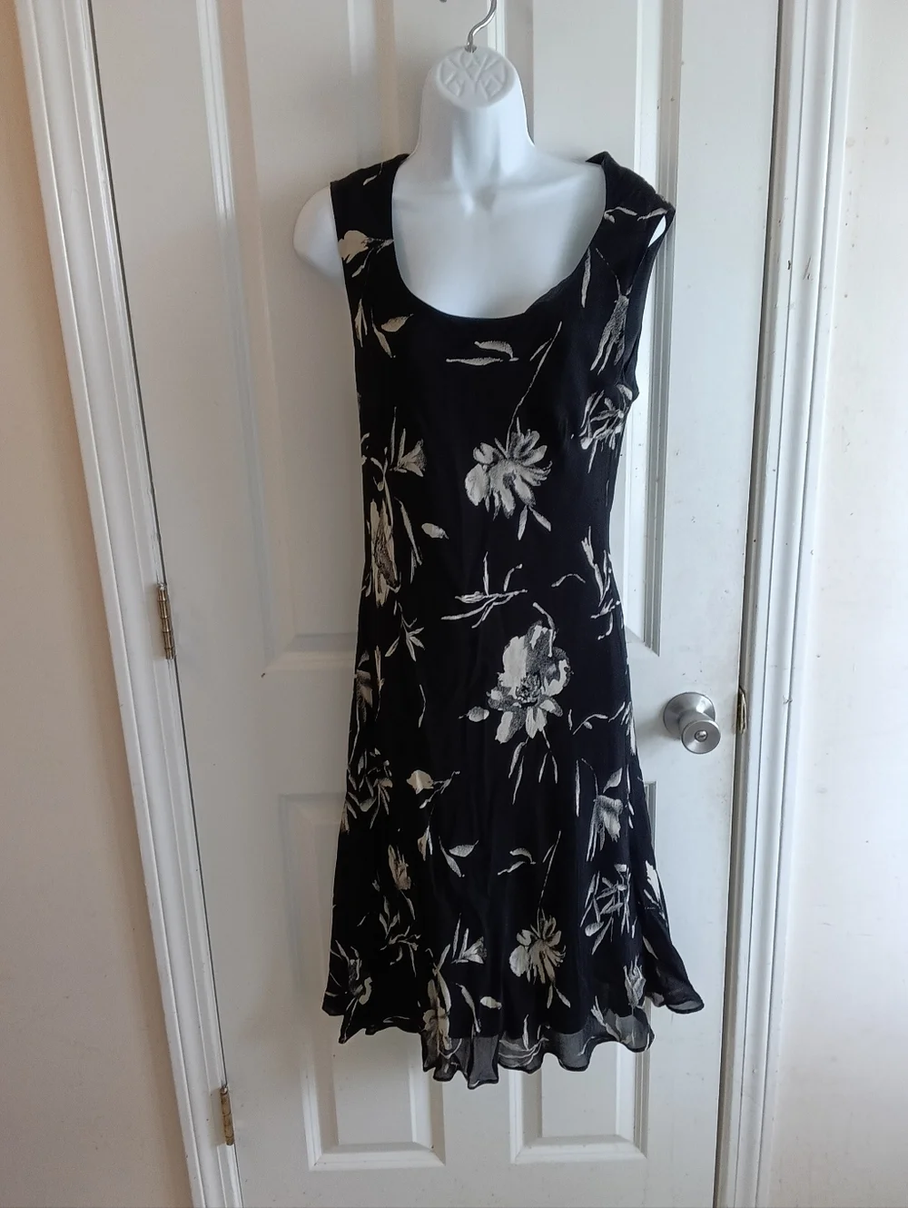 EVAN-PICONE Sleeveless Black Floral Midi Dress Size 16 But This Brand Run 10 - Picture 2 of 7